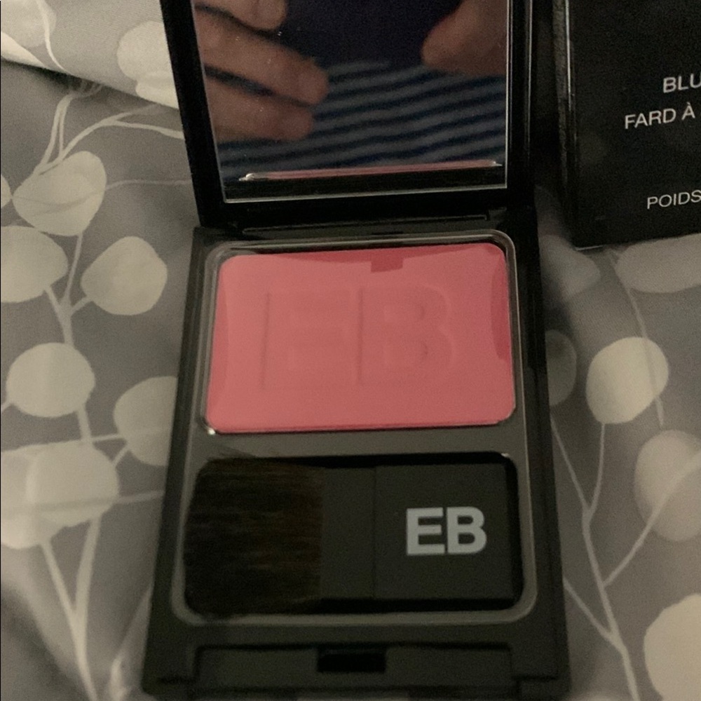Matte Pink Blush Compact  Bed of Roses is the color   Pink and rose mix